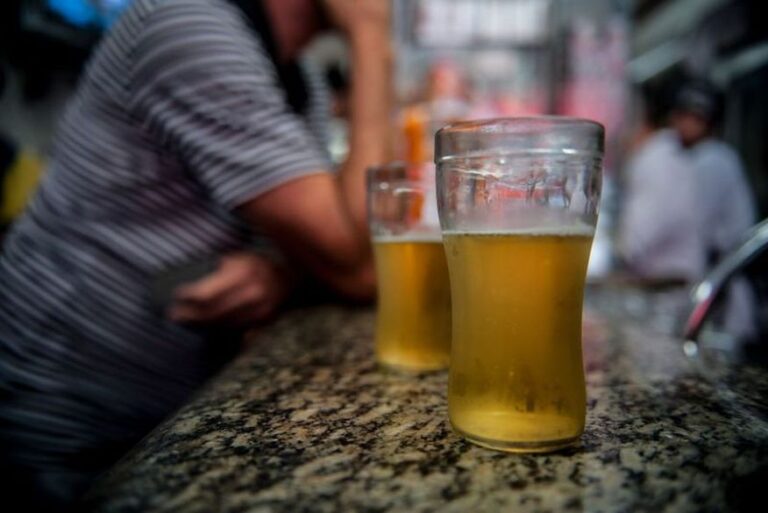 Cerveja ficará mais cara a partir de outubro, diz Ambev