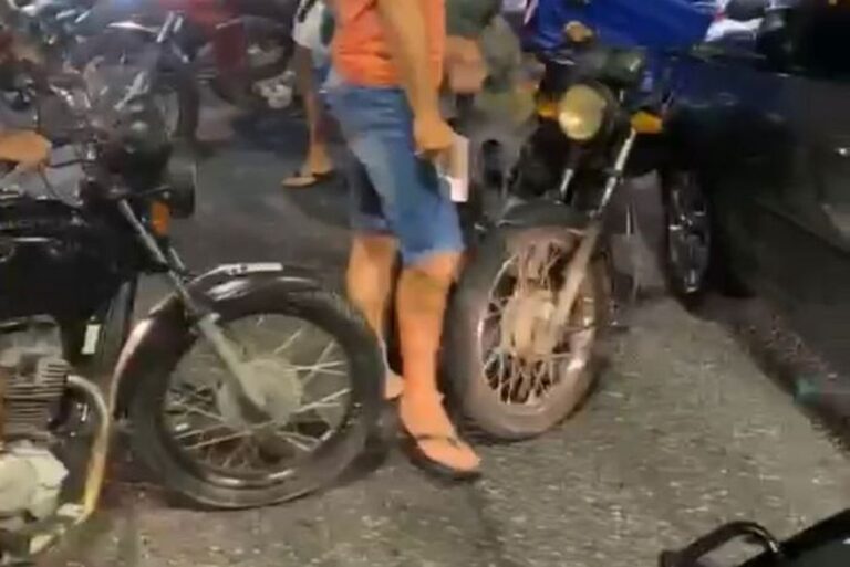 Policial armado ameaça motoboy durante protesto em João Pessoa e Corregedoria da PM apura caso