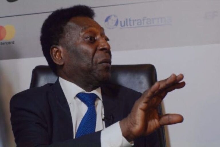 Pelé é internado em São Paulo após exames de rotina apontarem problemas de saúde