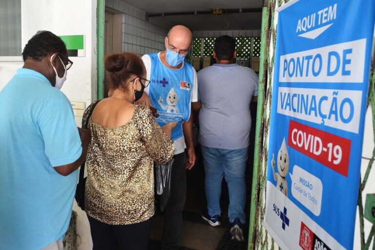 Paraíba autoriza dose de reforço contra a covid-19 para idosos e início da vacinação de adolescentes