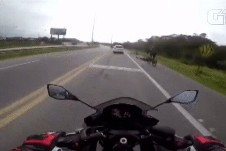 Motociclista grava carro atropelando ciclista e tentando fugir em São Paulo