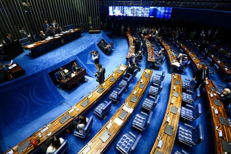 Projeto de lei que mudaria normas trabalhistas e reduziria direitos é derrotado no Senado