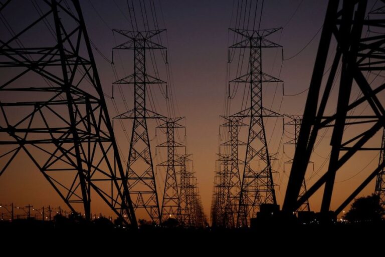 Tarifa Social de Energia: Bolsonaro sanciona inclusão automática de famílias de baixa renda