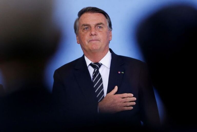 ‘Quem quer paz que se prepare para a guerra’, diz Bolsonaro em evento com militares