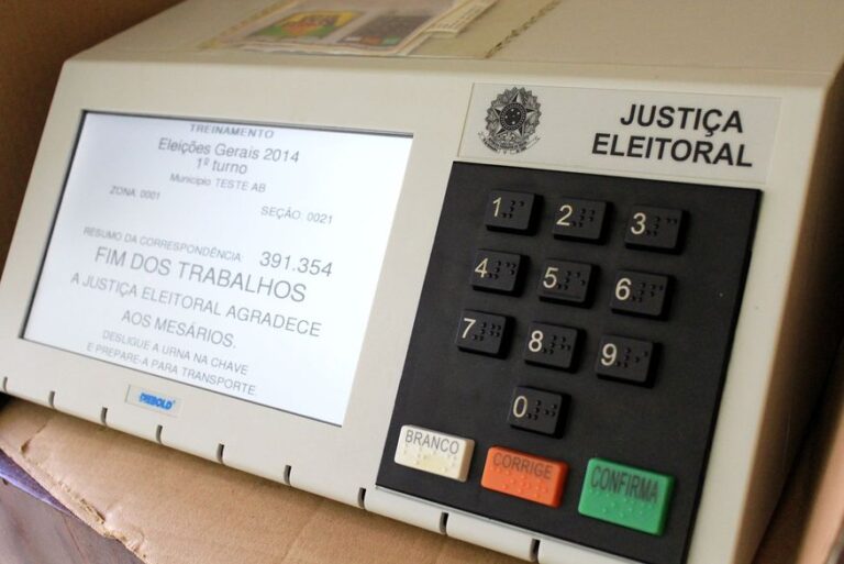 Senado aprova PEC da reforma eleitoral