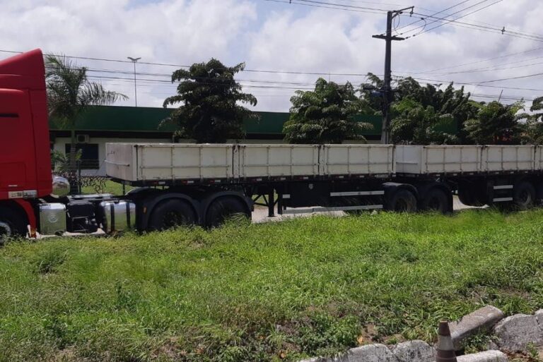 Caminhoneiro é preso por embriaguez no volante, direção perigosa e desacato em rodovia na Paraíba