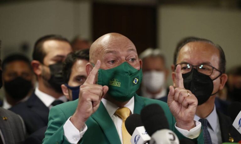 Empresário Luciano Hang depõe à CPI da Covid