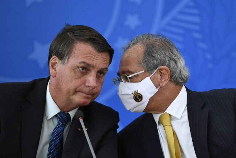 Planalto adia anúncio de Auxílio Brasil fora do teto após pressão de Guedes e reação do mercado