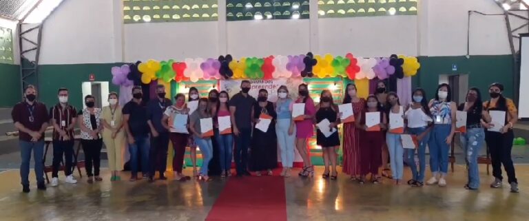 SERRA REDONDA: Alunos recebem certificados de conclusão de curso de capacitação