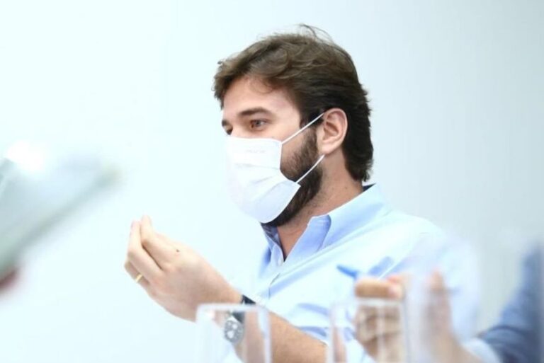 Concursos de Campina Grande: Prefeitura vai lançar dois editais até quinta-feira com mais de 900 vagas, anuncia Bruno Cunha Lima