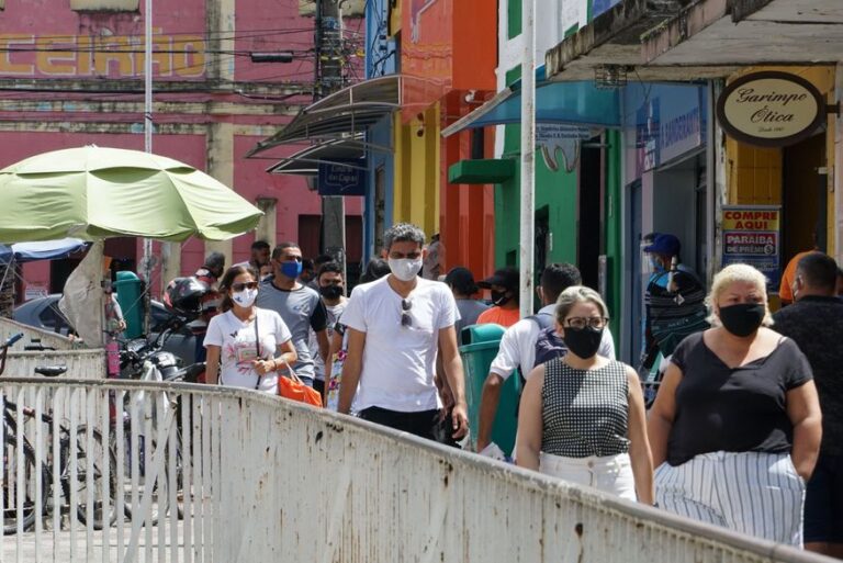 Novo decreto amplia limite de público em estádios e permite acesso de 70% do público em restaurantes na Paraíba