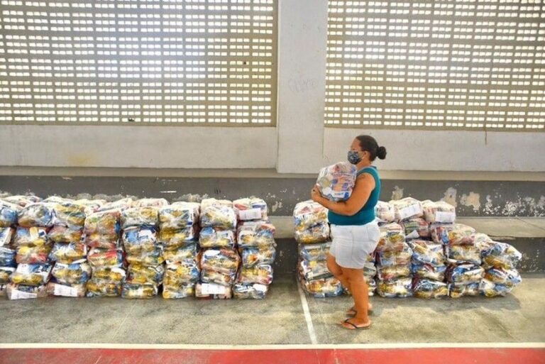 Paraíba já distribuiu mais de 1,2 milhão de cestas básicas a alunos da rede estadual e manterá entrega até ter ensino 100% presencial
