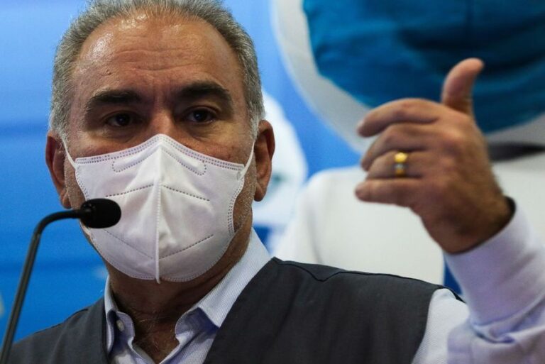 Brasil tem 354 milhões de doses de vacinas garantidas para 2022, diz ministro da Saúde