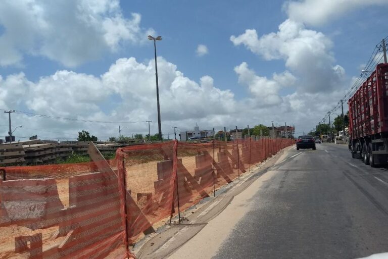 Dois trabalhadores ficam soterrados em acidente nas obras da BR-230 em Cabedelo