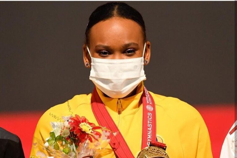 Rebeca Andrade domina no salto e se torna campeã mundial de ginástica