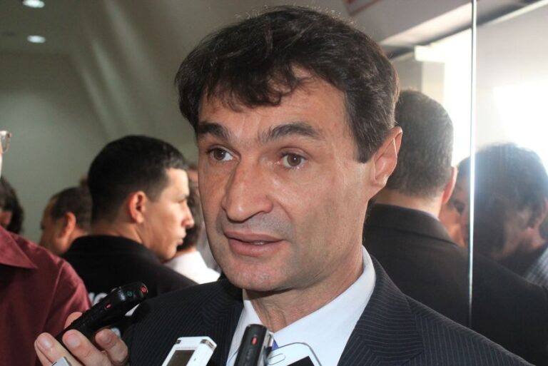 Romero Rodrigues desiste de pré-candidatura ao Governo da Paraíba
