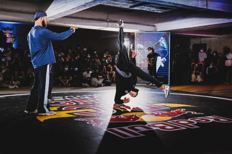 Paraibana representa o estado no maior campeonato de breaking do mundo, neste domingo