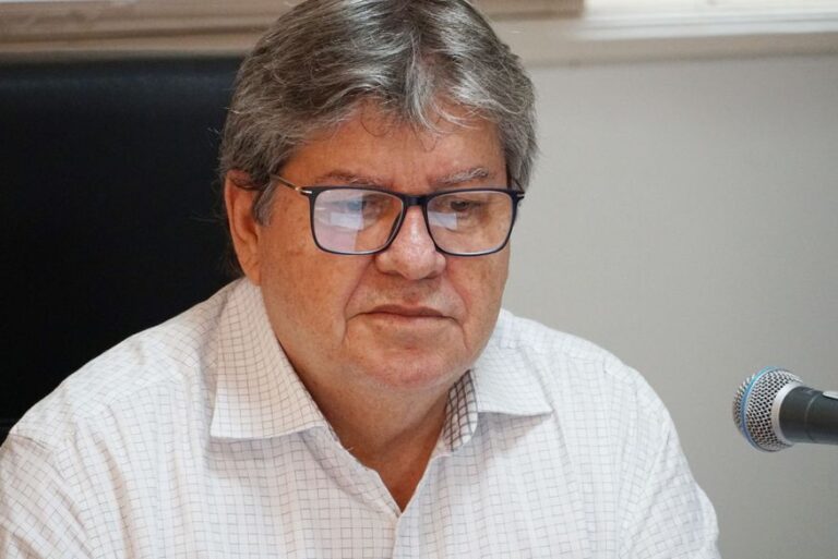 João Azevêdo recebe prefeitos de 85 cidades paraibanas para autorizar obras de mobilidade urbana com investimento de R$ 130 milhões