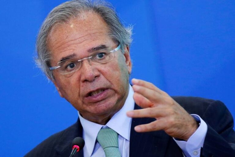 Guedes diz que governo trabalha com ‘plano A’ para financiar Auxílio Brasil