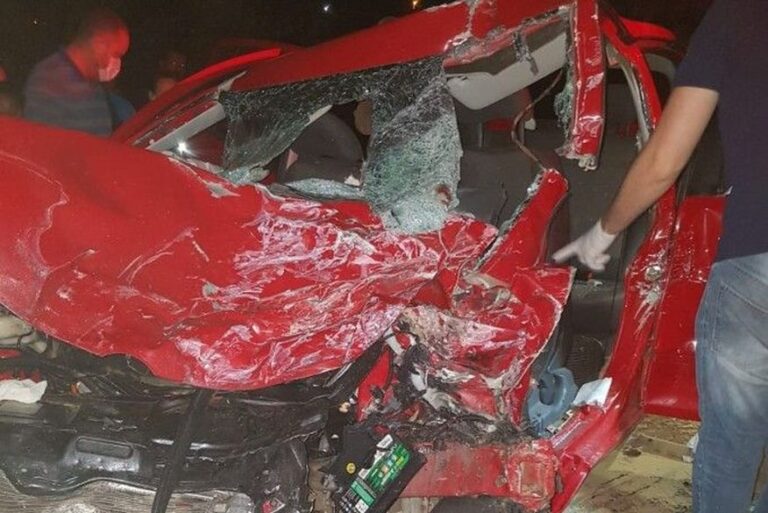 Policial militar morre e agente penitenciário fica gravemente ferido após carro capotar em rodovia da Paraíba