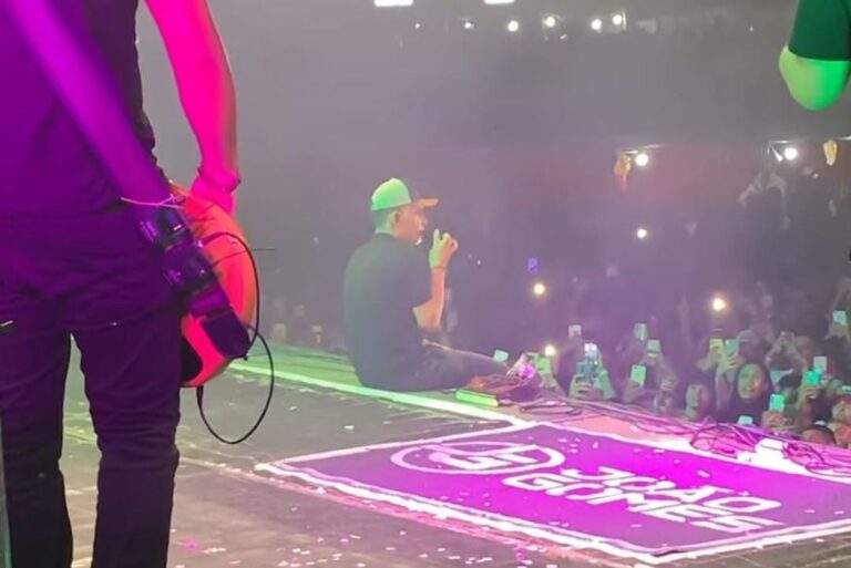 João Gomes homenageia Marília Mendonça em show cantando música da cantora: “O que falta em você sou eu”