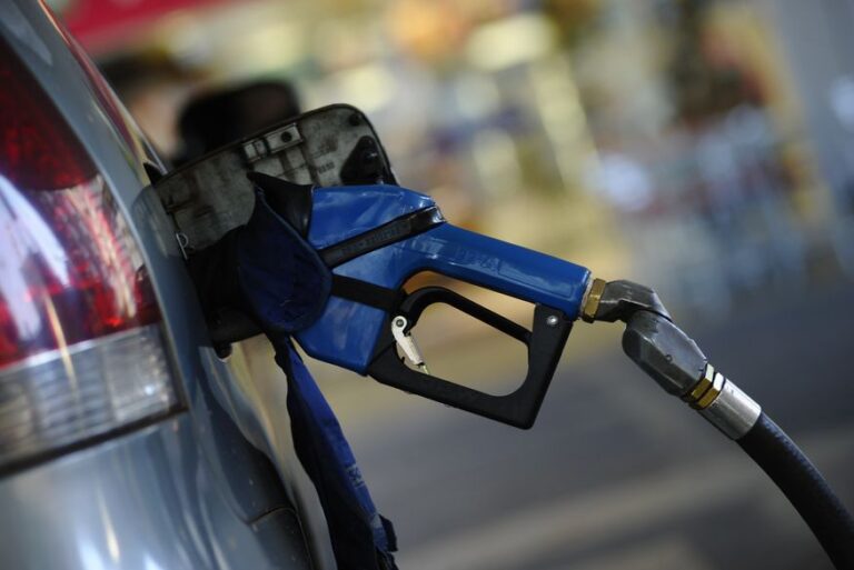 Preço médio da gasolina está em R$ 6,482 e menor valor se mantém em R$ 6,379 em João Pessoa, mostra pesquisa Preço médio da gasolina está em R$ 6,482 e menor valor se mantém em R$ 6,379 em João Pessoa, mostra pesquisa