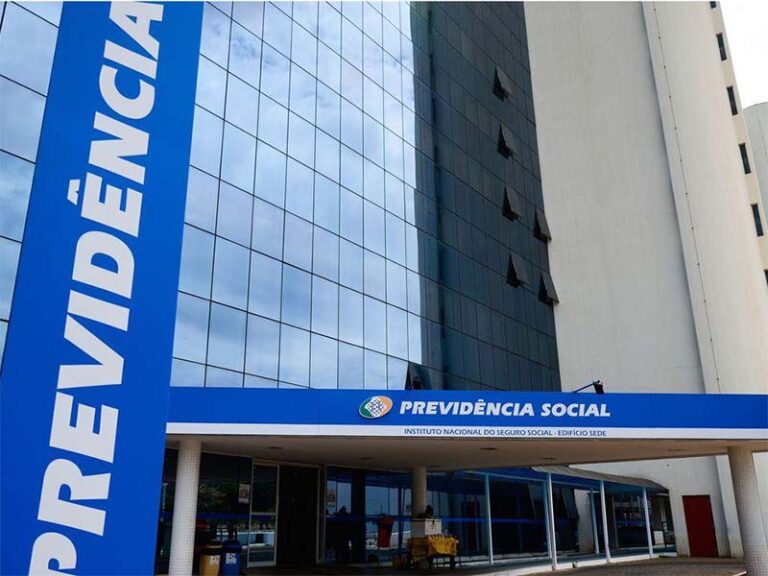 Governo antecipa pagamento do ’13º do INSS’ para aposentados e pensionistas; confira datas