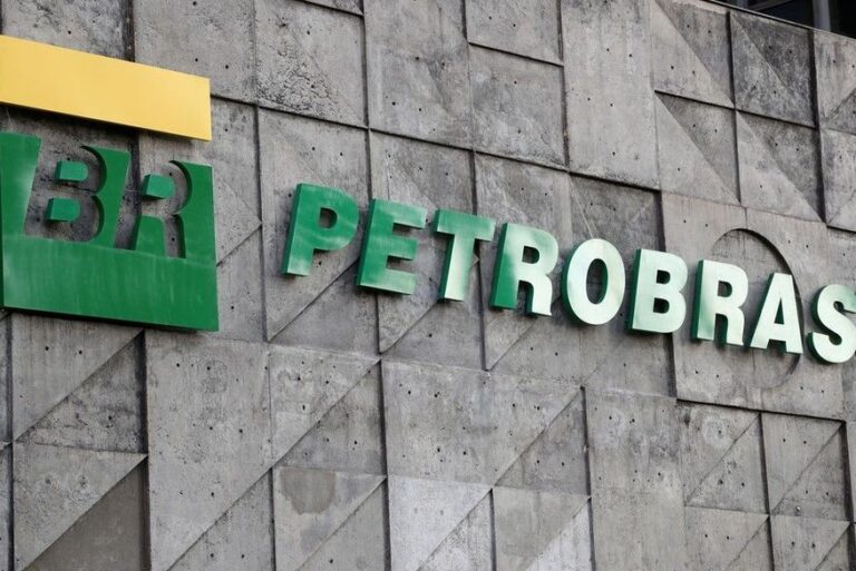 Petrobras tem prejuízo de R$ 2,6 bi no segundo trimestre