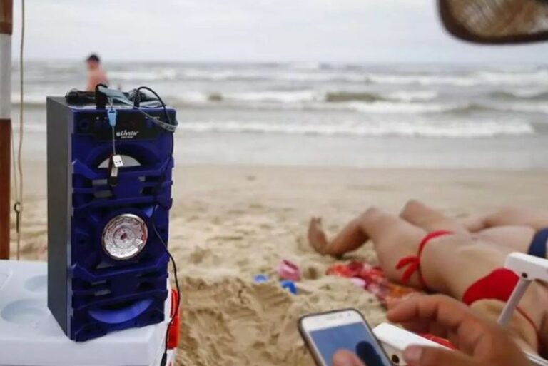 Decreto municipal proíbe caixas de som em praias do Rio de Janeiro Decreto municipal proíbe caixas de som em praias do Rio de Janeiro