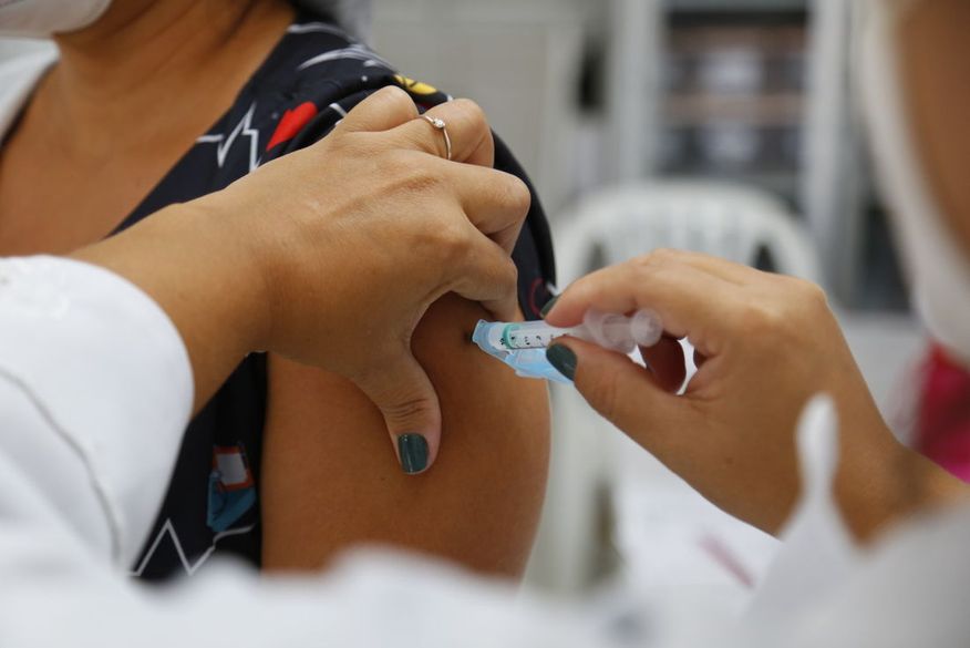 Leia mais sobre o artigo Covid: Brasil começa a aplicar vacina bivalente. Veja quem pode tomar