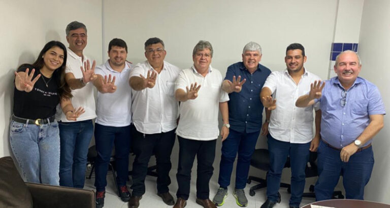 João Azevedo se reúne com coordenação da campanha no Vale da Paraíba