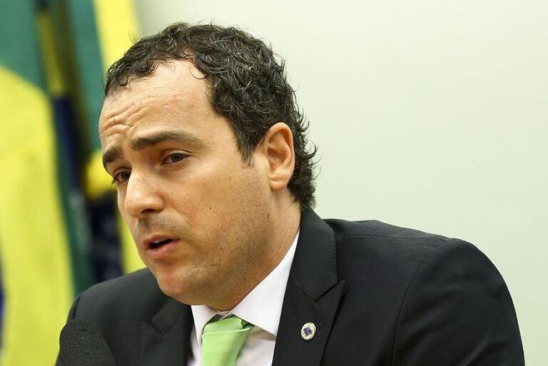EXCLUSIVO: Ministério do Meio Ambiente bloqueia R$ 12 milhões e presidente do Ibama pede suspensão do expediente presencial no órgão EXCLUSIVO: Ministério do Meio Ambiente bloqueia R$ 12 milhões e presidente do Ibama pede suspensão do expediente presencial no órgão