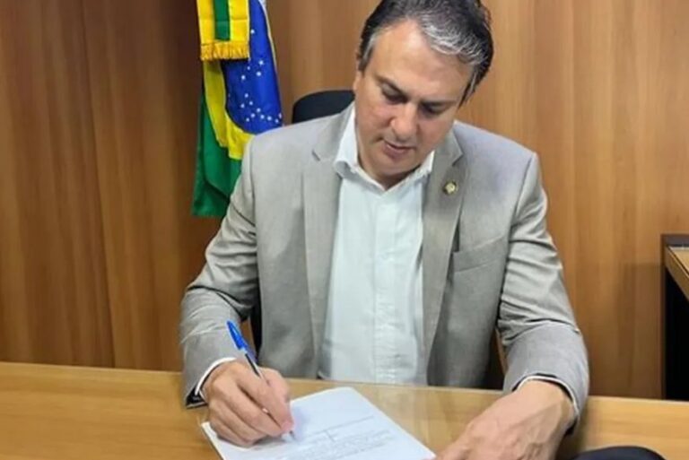 Ministro da Educação anuncia reajuste de quase 15% no piso salarial dos professores