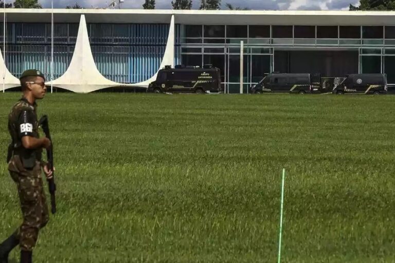 Governo Lula dispensa 40 militares que atuavam no Palácio da Alvorada