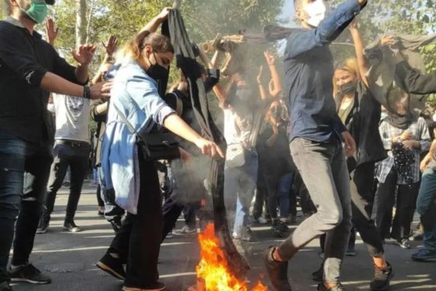 Leia mais sobre o artigo 650 alunas foram envenenadas no Irã, aponta levantamento