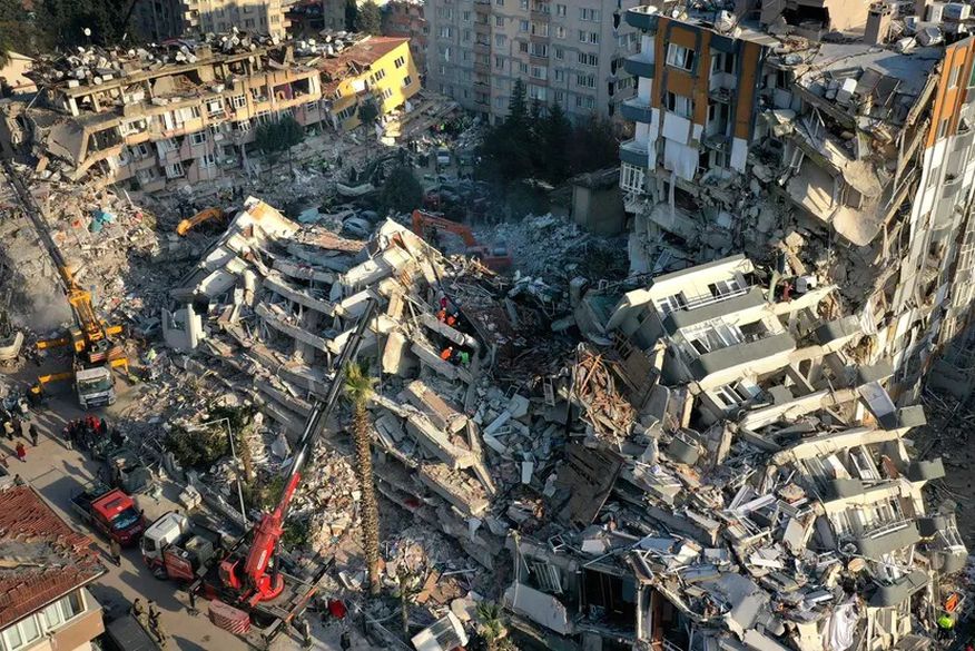 Leia mais sobre o artigo Novo terremoto atinge a Turquia e causa uma morte e o desabamento de mais prédios