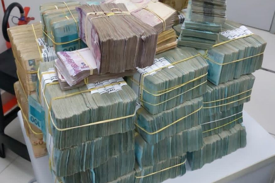 Leia mais sobre o artigo Preso com R$ 2 milhões em malas revela dono do dinheiro e disse à PF que recebeu R$ 1.500