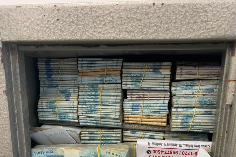 Operação da Polícia Federal apreende quase R$ 900 mil em casa de coordenador de campanha política, na Paraíba Operação da Polícia Federal apreende quase R$ 900 mil em casa de coordenador de campanha política, na Paraíba