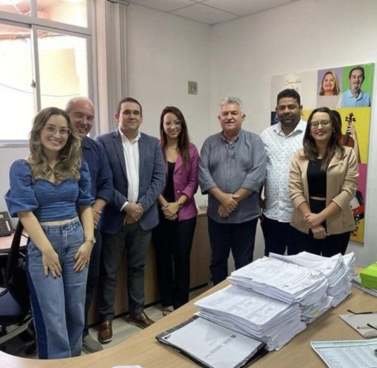MELHORIAS NA SAÚDE DE INGÁ, PREFEITO DE INGÁ, DEPUTADO JOÃO GONÇALVES E DEMAIS SECRETÁRIOS SE REÚNEM COM SECRETÁRIO ESTADUAL DE SAÚDE JHONY BEZERRA.