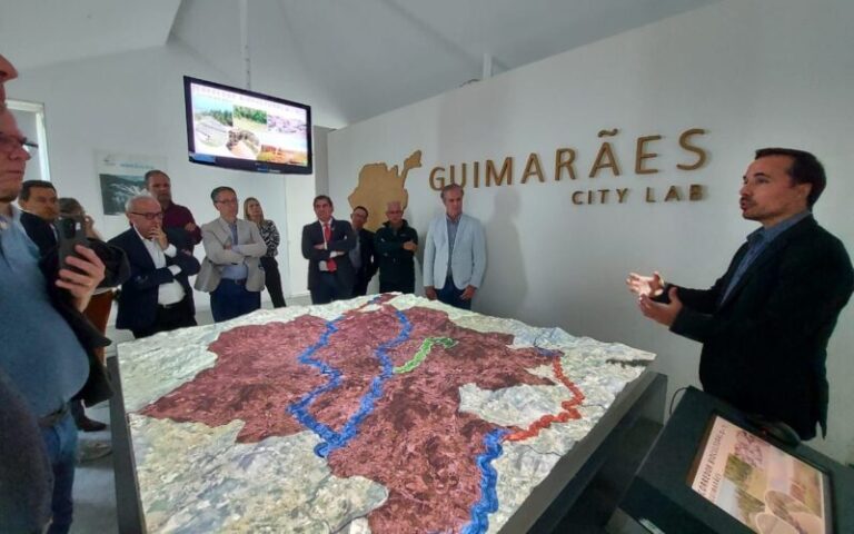 Liderando comitiva de prefeitos, Cícero conhece projetos em Portugal Liderando comitiva de prefeitos, Cícero conhece projetos em Portugal