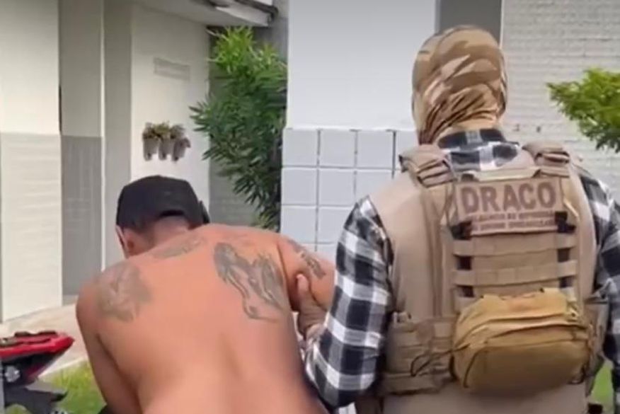 Leia mais sobre o artigo Polícia prende acusado de comandar tráfico de drogas no bairro Santo Antônio, em Campina Grande