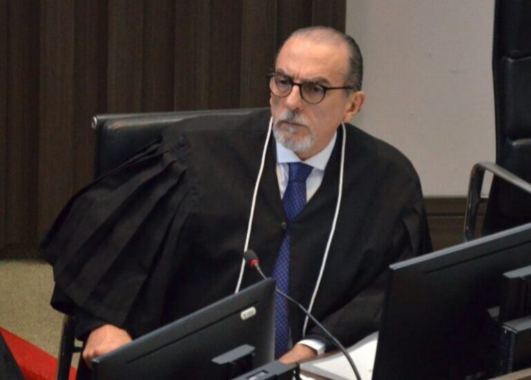 Justiça manda soltar falsa advogada do Tribunal do Júri de Campina Grande Justiça manda soltar falsa advogada do Tribunal do Júri de Campina Grande
