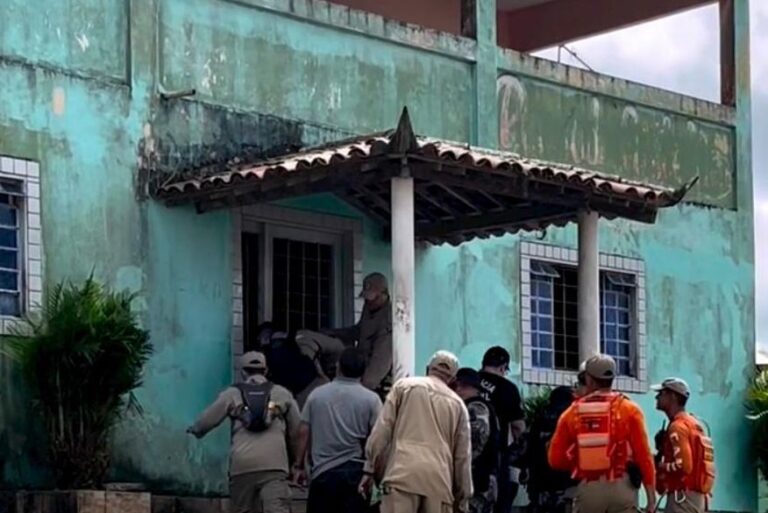 Funcionária de casa de prostituição alvo de buscas da polícia, em Bananeiras, nega presença de crianças no local Funcionária de casa de prostituição alvo de buscas da polícia, em Bananeiras, nega presença de crianças no local