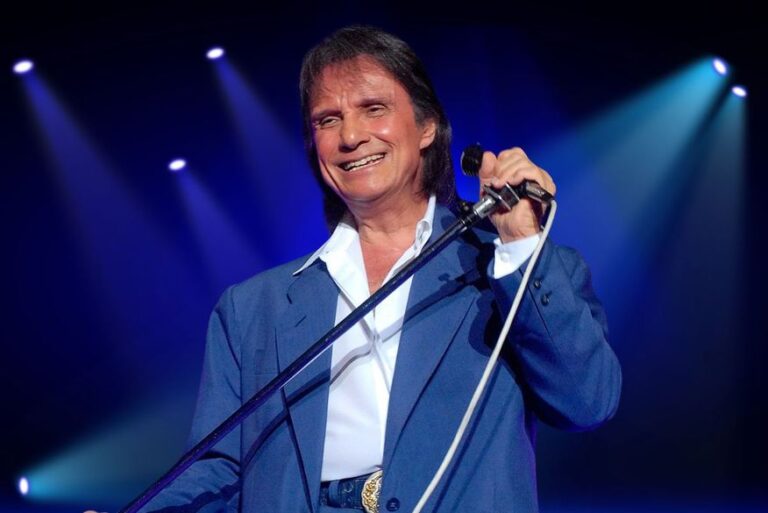 Roberto Carlos leva o próprio sanitário aos shows e faz exigência sobre as rosas, diz empresária