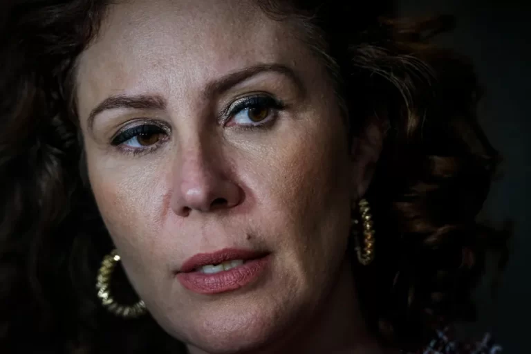Moraes mandou PF apreender passaporte, armas e objetos acima de R$ 10 mil de Zambelli; saiba detalhes Moraes mandou PF apreender passaporte, armas e objetos acima de R$ 10 mil de Zambelli; saiba detalhes
