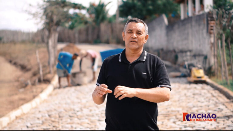 VÍDEO: Prefeito Ari Supervisiona Avanço da Pavimentação em Comunidades Rurais de Riachão do Bacamarte