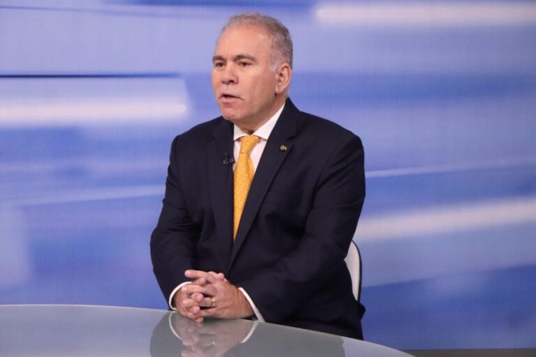 Ex-ministro da Saúde, Marcelo Queiroga, volta a criticar vacinação de crianças e volta a dizer que medida pode provocar mortes
