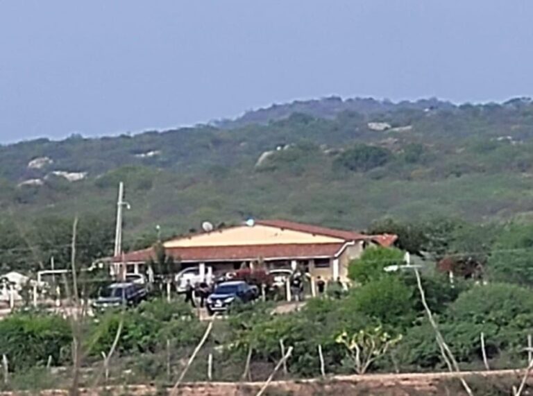 Operação da Polícia Federal cumpre mandados na casa e no gabinete do “prefeito dançarino” de Nova Palmeira