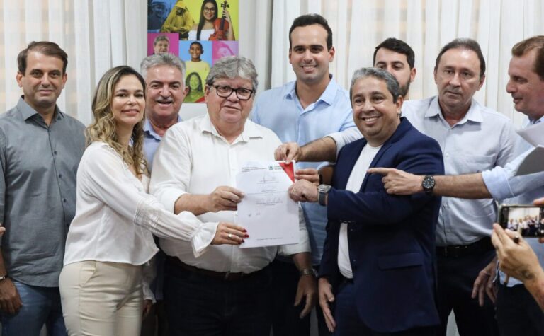 João Azevêdo assina contrato de concessão do Rodoshopping do Cajá, às margens da BR-230