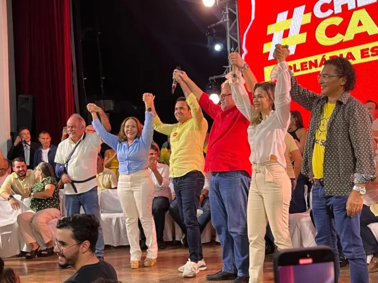 Jhony defende união da oposição para “mudar Campina Grande”. Governador e vice prestigiam a plenária do PSB